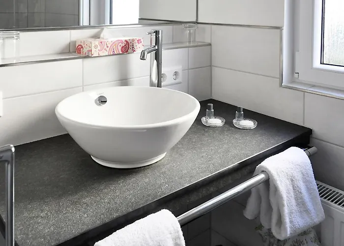 レストラン クレールズ リンデ ホテル 3*