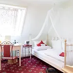 Отель Restaurant Krehl's Linde 3*
